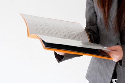 �ی��㗝�X�́u�ϑ��^��W�l�v�̓K�����֘A�Ɩ��F�ٗp�_�񏑁i�J���_�񏑁j